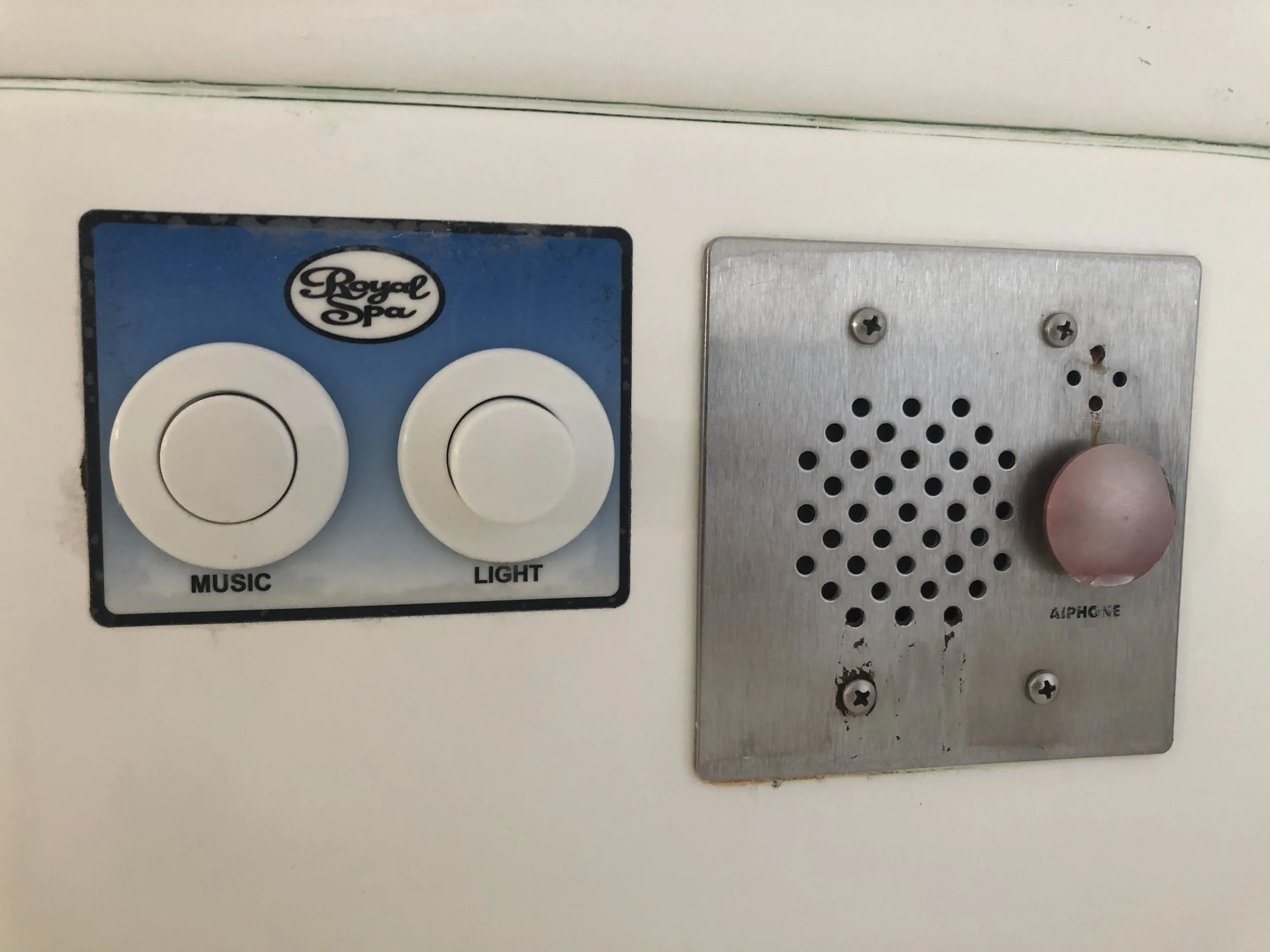 1 Royal Spa Float Pod