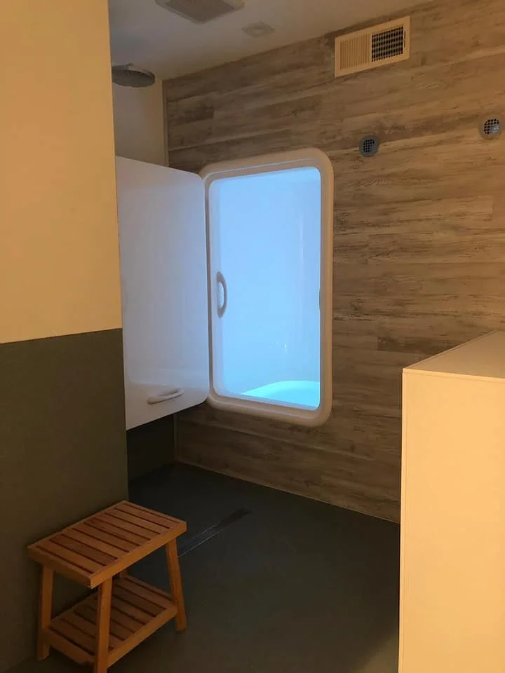 2 Superior Float Cabins