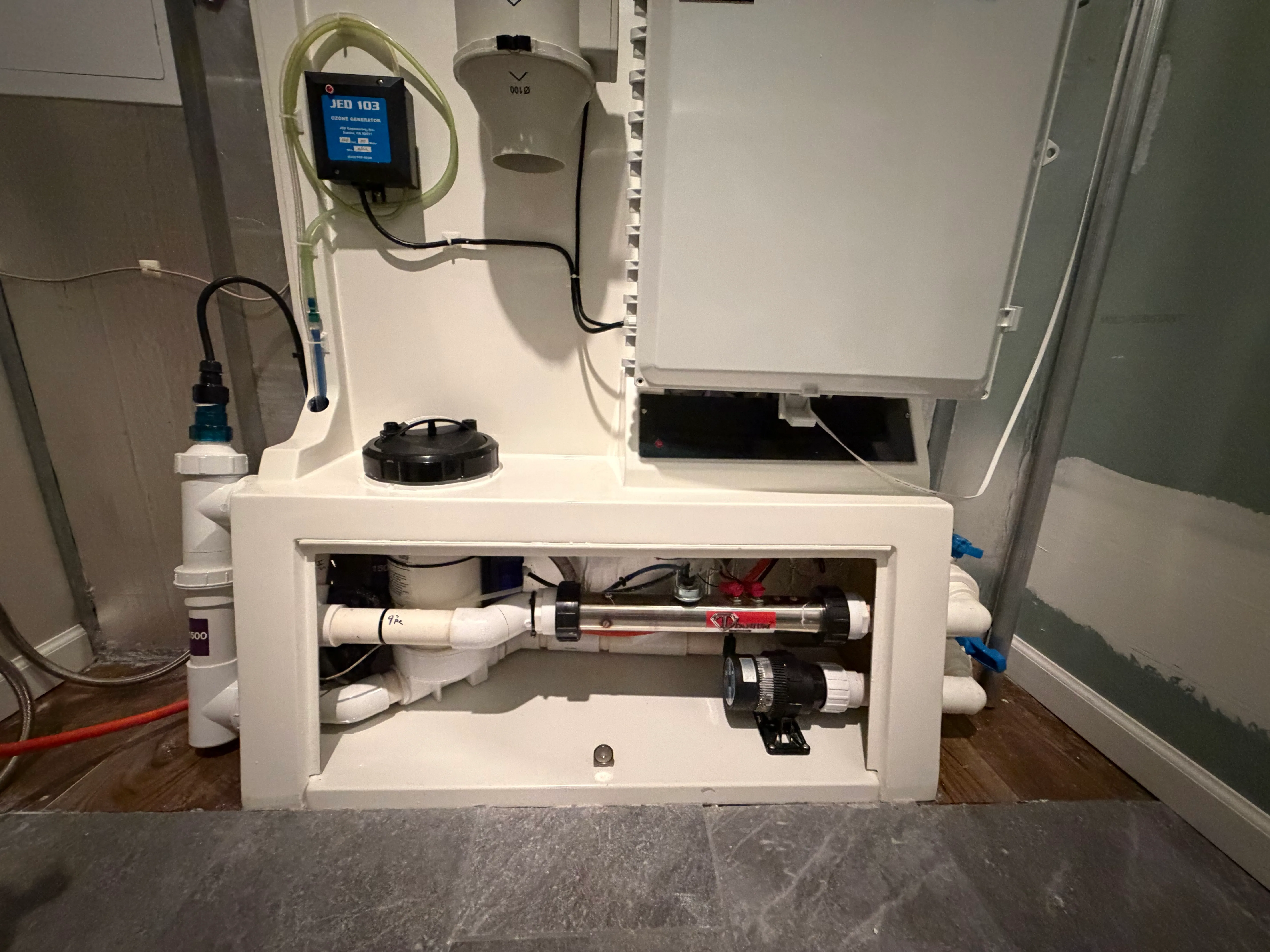 2021 Wave Float Room - view 5