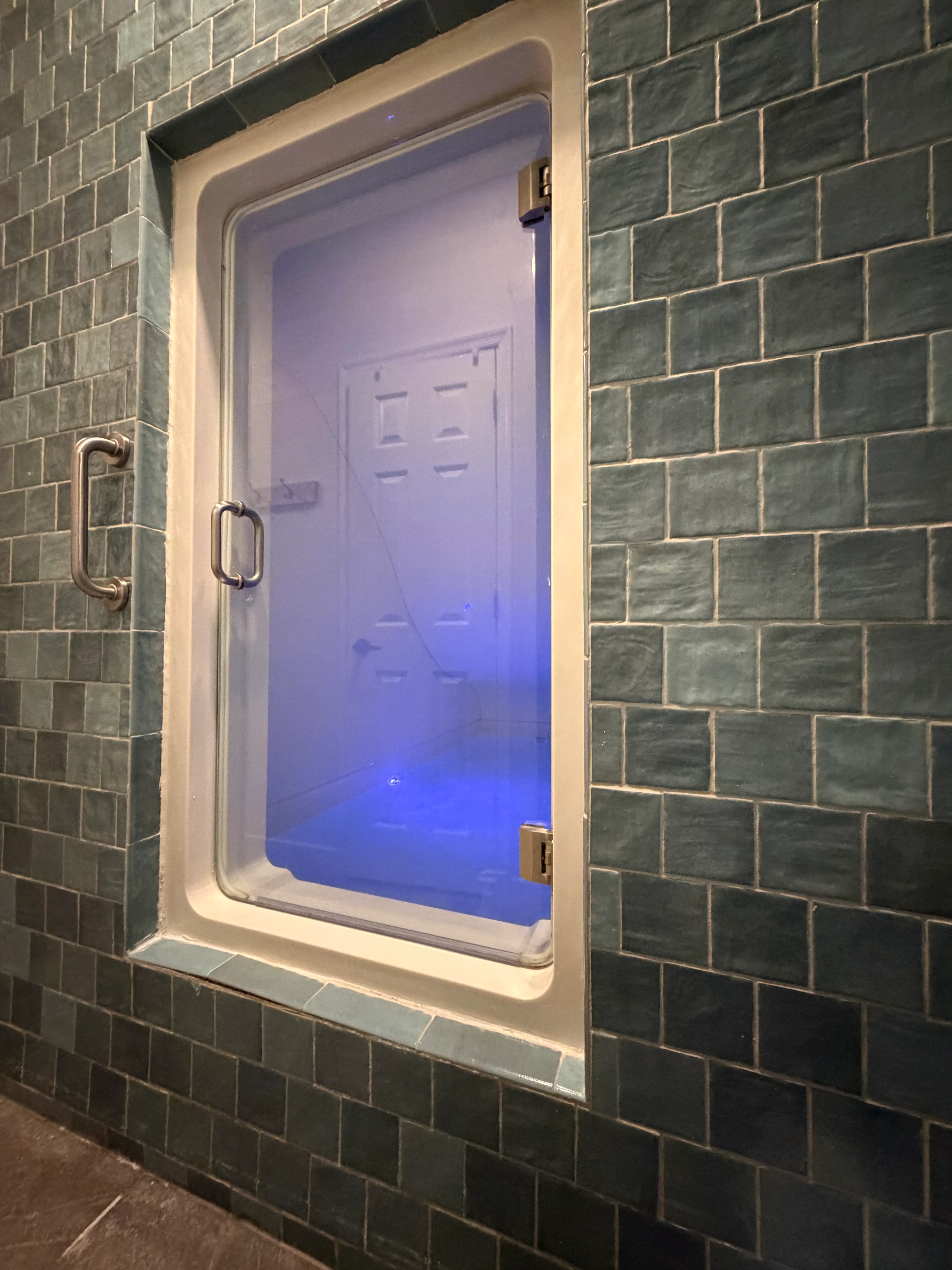 2021 Wave Float Room - view 7