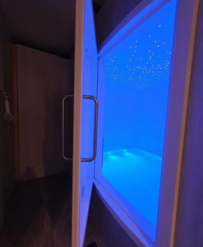 3 Ocean Float Rooms
